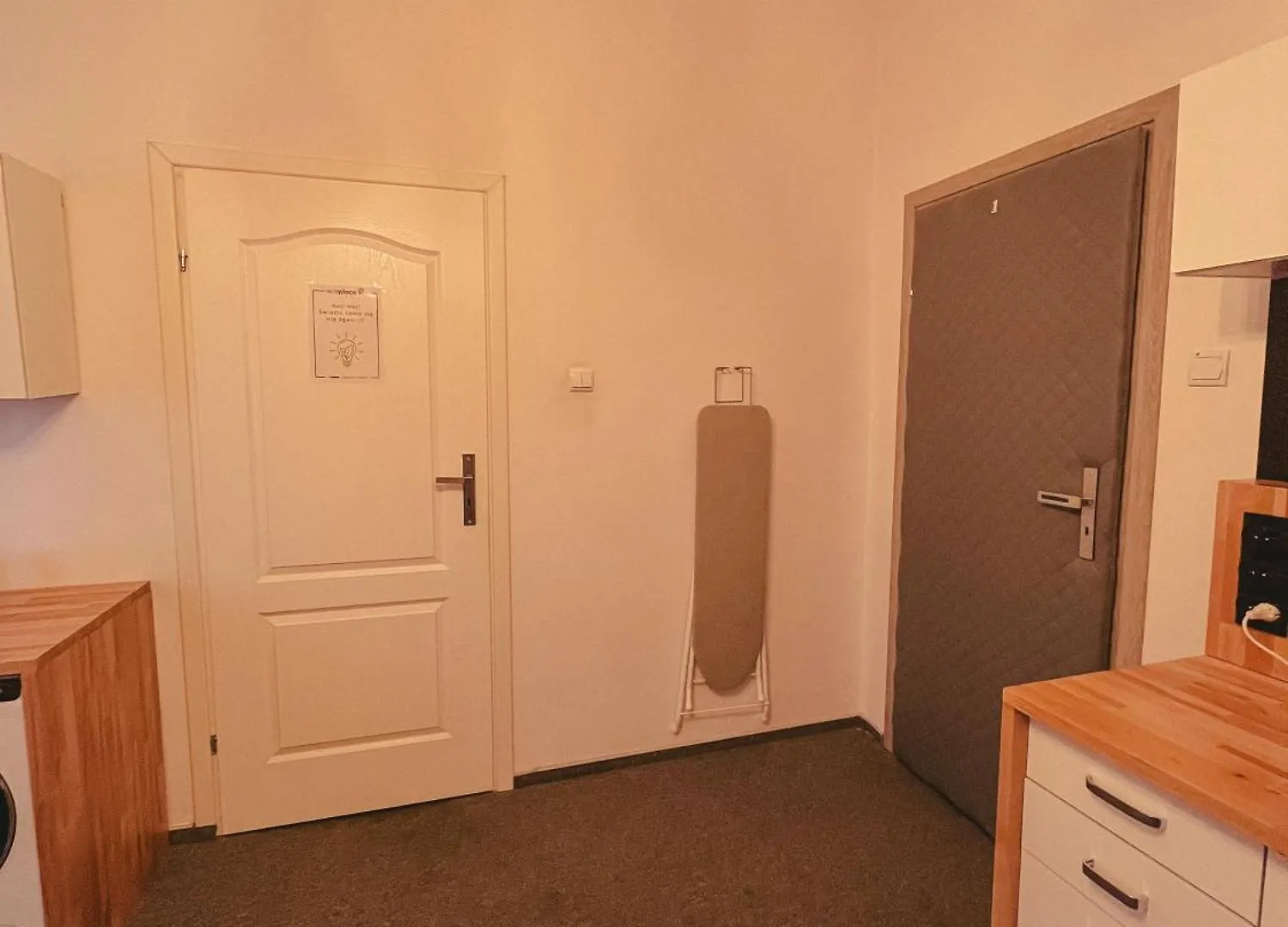 منزل للإقامة Room In Front Of Hala Targowa Station Without Window كراكوفيا بولندا