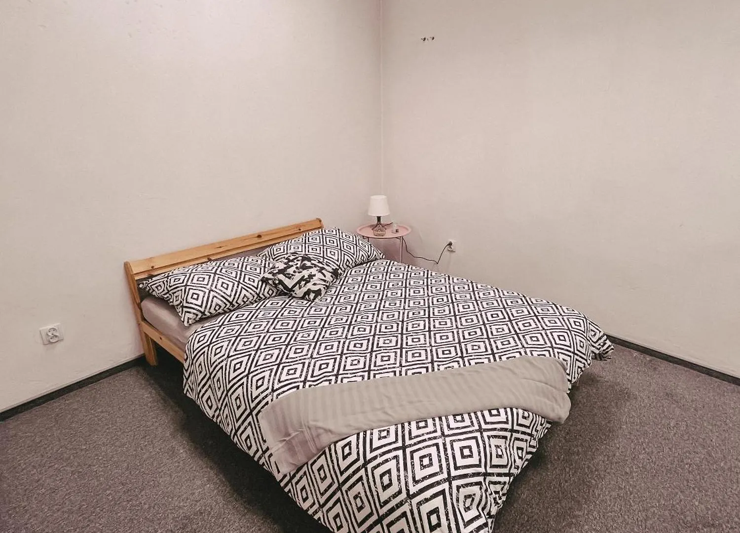 Homestay Room In Front Of Hala Targowa Station Without Window Krakow Poland